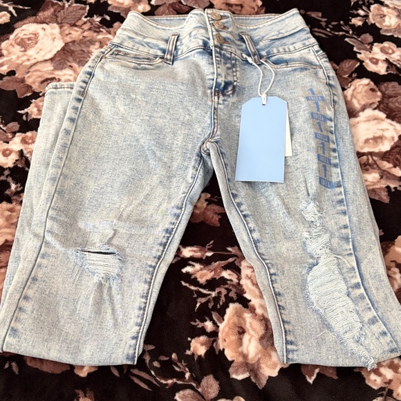 Refuge High Rise Light Blue Jeans - Picture 13 of 13